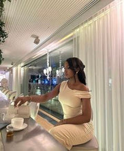 Load image into Gallery viewer, The Soft Life: Ladies Cultivating Grace in Dining Etiquette
